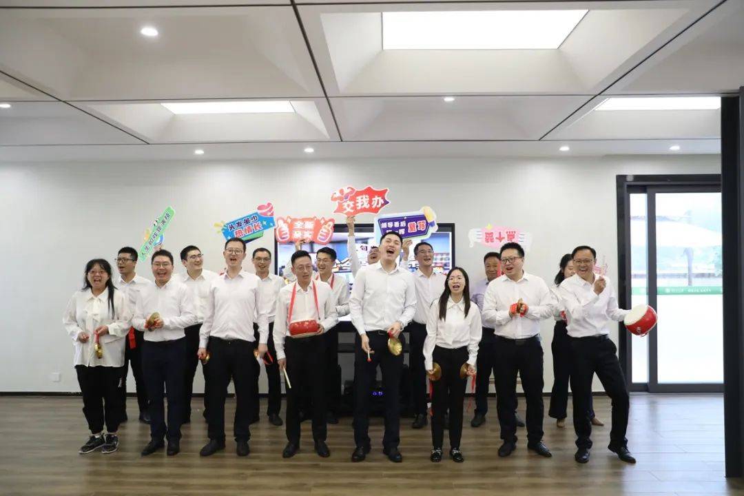 太赞了，教工之家+党员之家揭牌！
