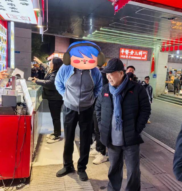 莫言现身南昌万寿宫 网友：莫言老师很低调 感觉是私人行程