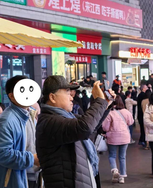 莫言现身南昌万寿宫 网友：莫言老师很低调 感觉是私人行程