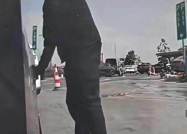 广东一服务区小米SU7遭割胎，确系汽修厂员工所为！已停业